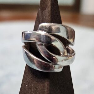 Bold 925 Silver Modern Love-Knot Ring Tiny Hidden Ruby In Back Of Band Size 7